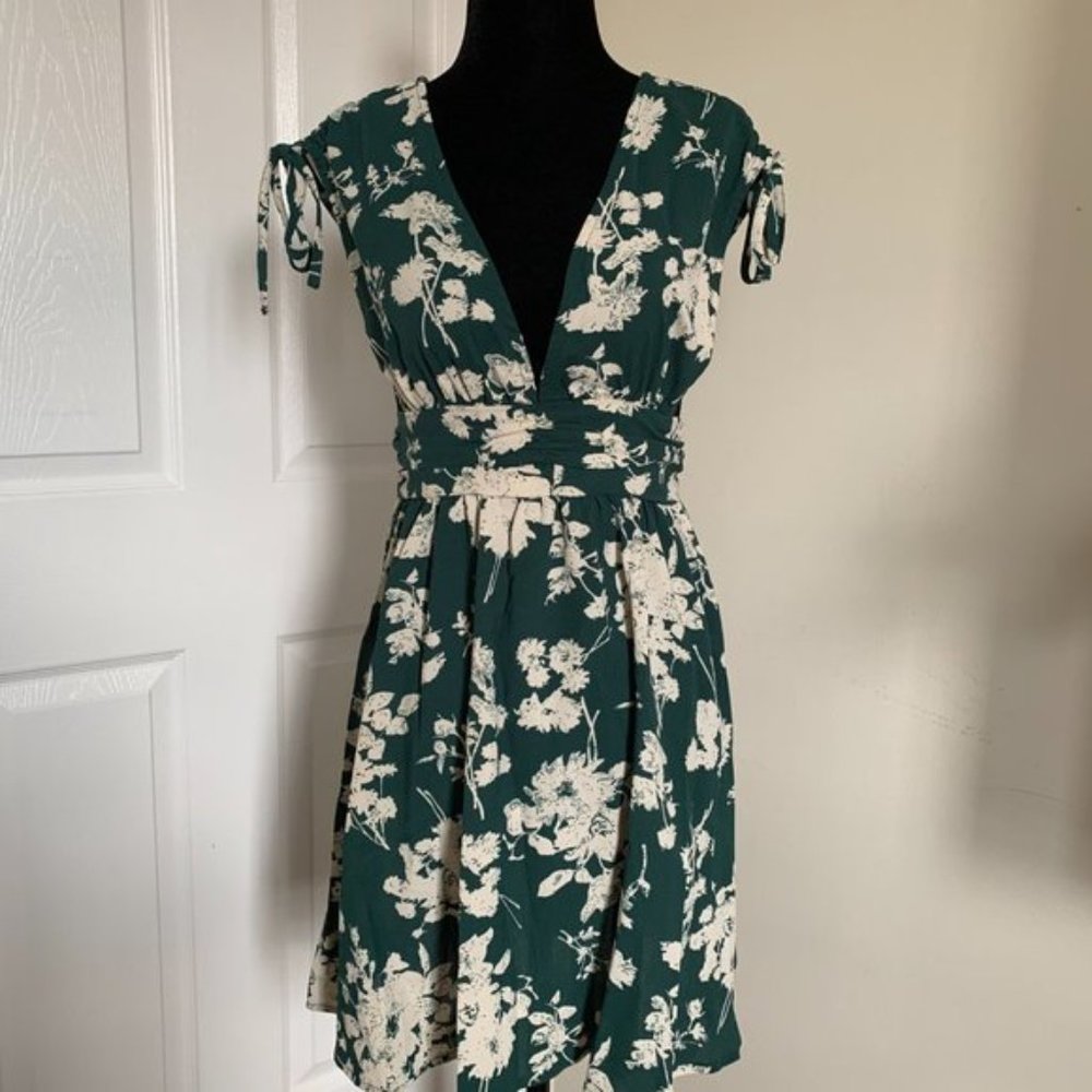 Boho Floral Print Plunging Neck Shirred Back Dress - Picture 8 of 8